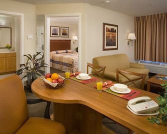 Candlewood Suites Jacksonville By IHG - Jacksonville - Dining room