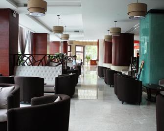 Haikou Treasure Island Hotel - Haikou - Lobby