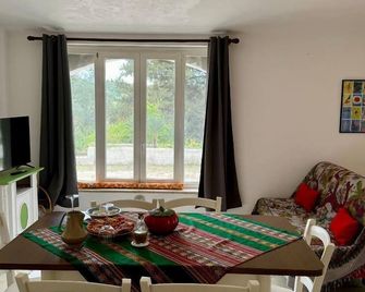 Capivento typical Apulian trullo in the countryside - Ceglie Messapica - Menjador