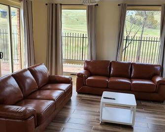 Newly built house in the middle of the Links Lady Bay Golf Course - Normanville - Living room