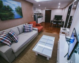 2 Bedroom Apartment sea view Rawai beach - Rawai - Salon