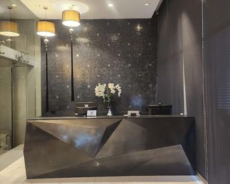 Brand New Combined Deluxe Big Penthouse - Azure Urban Resort - Manila - Front desk