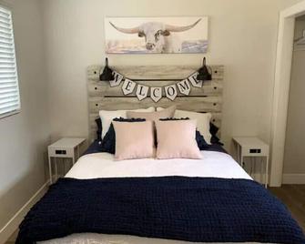 Small town getaway by National Parks & ATV Trails - Circleville - Bedroom
