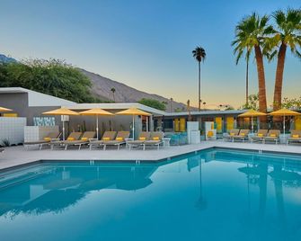 Twin Palms Resort - A Gay Men`s Resort - Palm Springs - Pool
