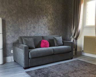 Beautiful stone house with large spaces and your dream holiday in Beynac - Beynac-et-Cazenac - Living room