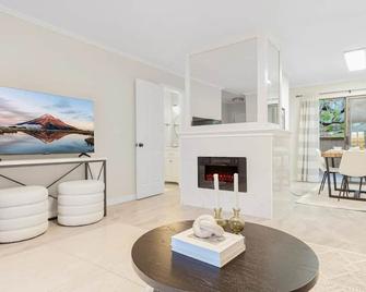 Bellevue Modern Luxe Townhouse near DT 520 I405 - Bellevue - Living room