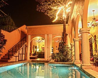 Ochenta Y Dos Bed & Breakfast & Spa - Mérida - Piscina