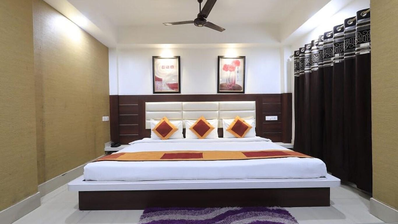 OYO 15694 Hotel Rashmi