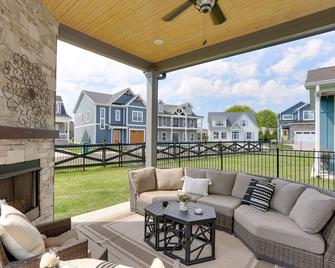 Modern Luxury Retreat Walk to Tims Ford Lake! - Winchester - Balcón