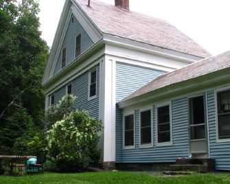 Families, summertime, 6 Bedrooms, Internet, River swim and village charm - Shelburne Falls - Building