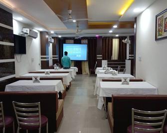 Vinayak Palace Hoshangabad - Itārsi - Restaurante