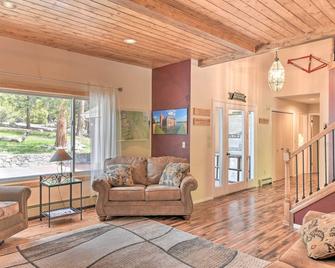 Casa Immaculata on Chalk Creek with Views! - Nathrop - Sala de estar