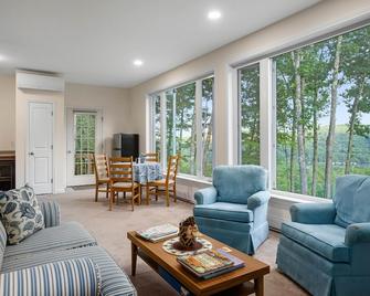 Magnificent views of Little Squam Lake - Squam Overlook - Holderness - Wohnzimmer