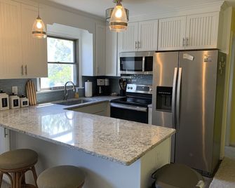 'Any Excuse' - great cottage, great views, great beach access, great get away - Nags Head - Kitchen