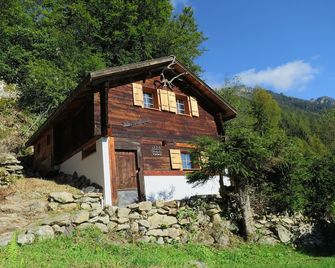 Authentic cottage in the countryside with contemporary comfort - Salvan - Bâtiment