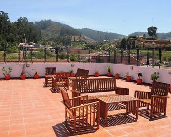 Garden Manor Hotel - Ooty - Balcony