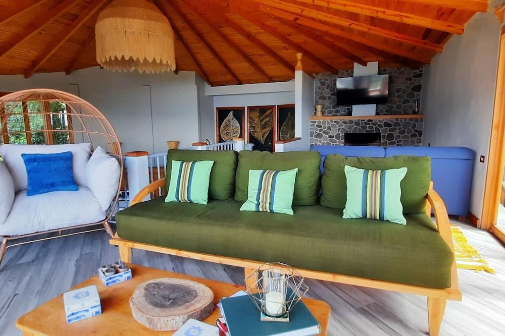 Dramatic new home, close to center, STUNNING views! Now with Starlink Internet! - San Marcos La Laguna - Sala de estar