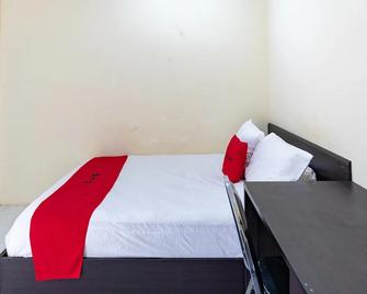 RedDoorz Syariah Near Jalan A Yani Km 8 Citraland - Banjarmasin - Sypialnia