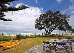 Carmens Beachside Bach - Waihi Beach Bach - Waihi Beach - Patio