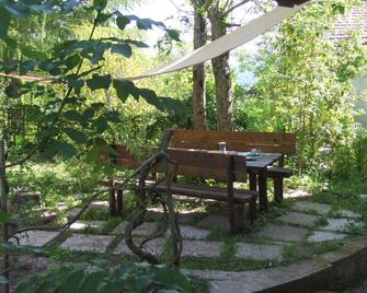 Peonia 6 pax - Two Bedroom Apartment, Sleeps 6 - Sassetta - Innenhof