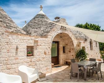 Almapetra Trulli Resort - Locorotondo - Patio