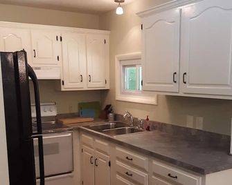 Linden Guesthouse Cottage - Ludington - Cocina
