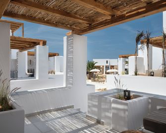 كوسميتيس سويتس آند فيياس - ناوسا - شرفة