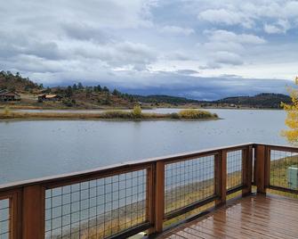 Large Lake Front w/ Own Dock and Mountain Views. Sleeps 18 Cert. # VRP-24-0221 - Pagosa Springs - Balcony