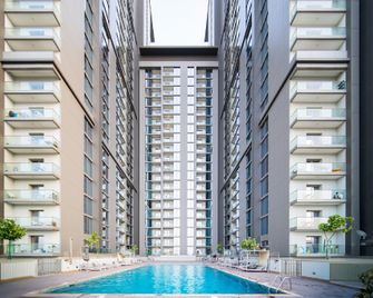 Settlerhomes - Sobha Creek - High Floor - Dubai - Pool
