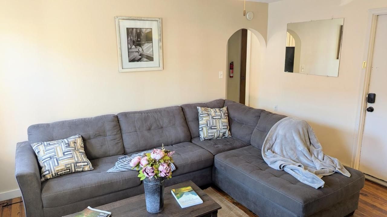 Relaxing Rustic Oasis II, Unit B - 6 minute walk to Downtown! Cyclists Welcome!