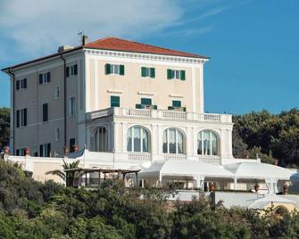 Villa Parisi Grand Hotel - Rosignano Marittimo - Gebäude