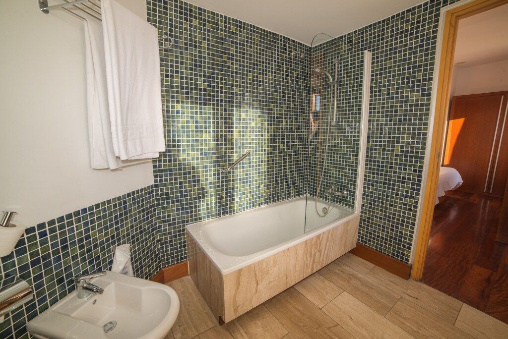 هوتل أكينيبو - روندا - حمام