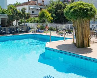 Hotel George - Thasos Town - Piscină
