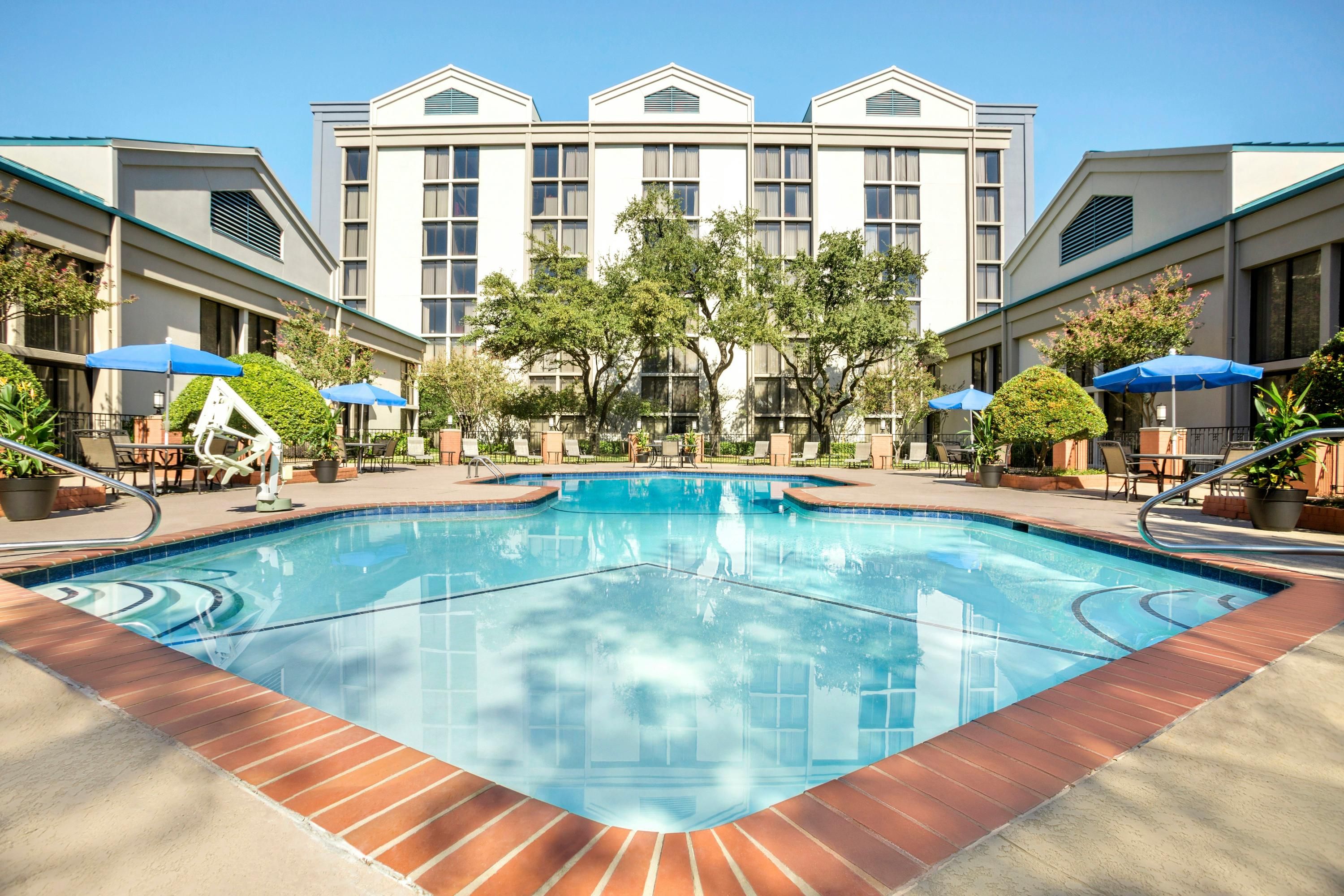 DoubleTree by Hilton Hotel Dallas - DFW Airport North - אירווינג - בריכה