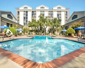 DoubleTree by Hilton Hotel Dallas - DFW Airport North - Irving - Pileta