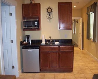 Colonel's Suites - Northeast Harbor - Kitchen