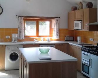 Part of a pretty Gascon farmhouse in stunning location - Marciac - Küche