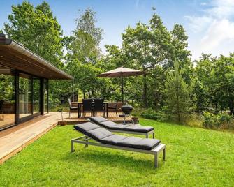 Three-Bedroom Holiday Home In Ebeltoft - Ebeltoft - Патіо