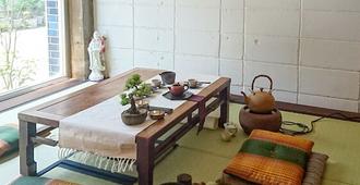 Kawaramachi Dormitory - Hostel - Takamatsu