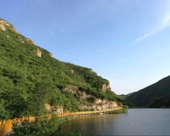 Beijing Migrator Mountain Resort - בייג'ין