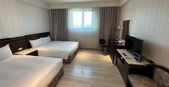 Young Soarlan Hotel - Tainan - Tainan - Schlafzimmer