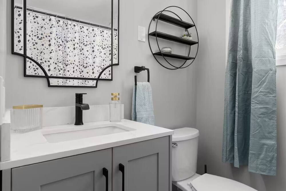 Newly Renovated 3BR Home in West End Kingston - Kingston