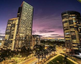 Luxury condo with spectacular view! - Homebush - Building