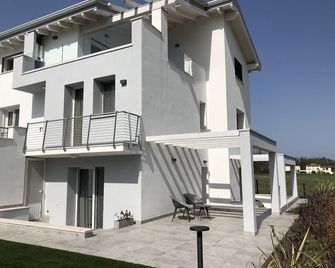 B&B Alma Garda Lake - Peschiera del Garda - Edifício