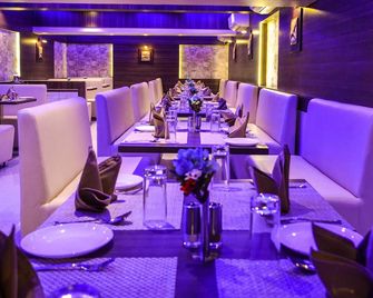 Hotel Rudra Shelter International - Virār - Restaurante