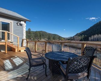 Beautiful Home on 40+ Acres on South Platte River - Pine - Balcón