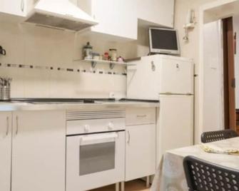 Independent Apartment 3 Rooms Well Communicated Airport Of Barajas - San Sebastián de los Reyes - Kitchen