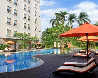 Harris Hotel Sentul City Bogor - Babakan Madang - Pool