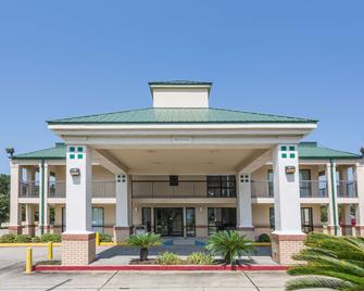Super 8 by Wyndham Slidell - Slidell - Building