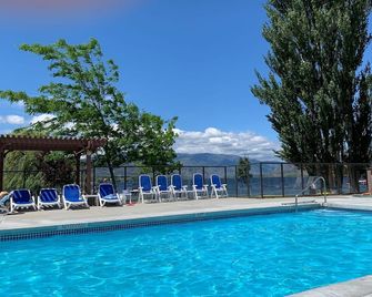 Poolside Townhome Steps from Lake, Pool, and Hot Tub - Osoyoos - Piscine